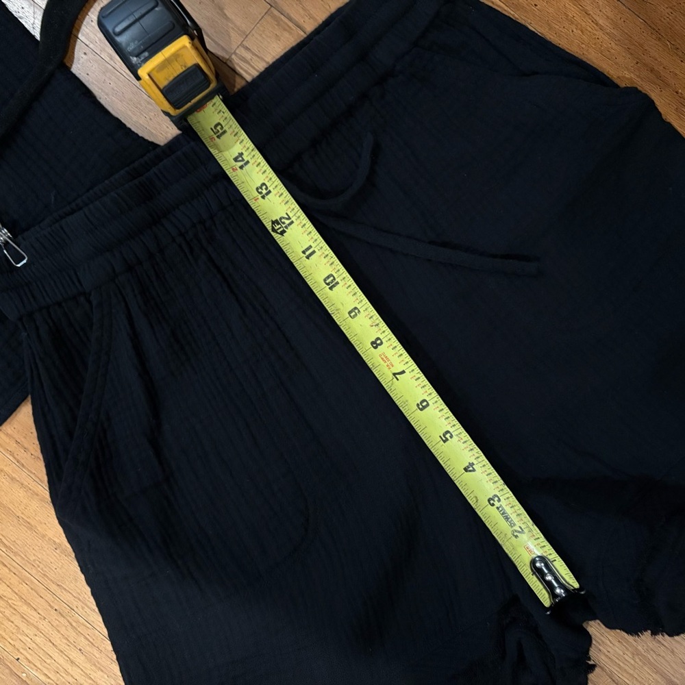 Monrow Gauze Set Black Cropped Twist Top & Black Shorts Eco Friendly Spring - Picture 9 of 14